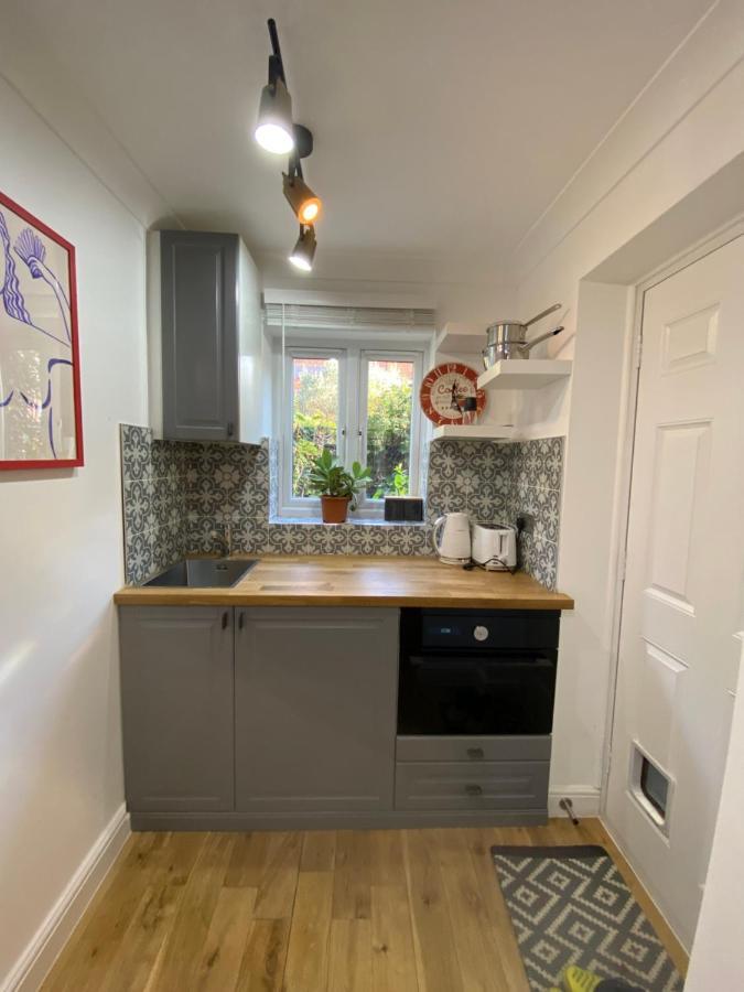 Stylish 1-Bed Studio London Exterior photo